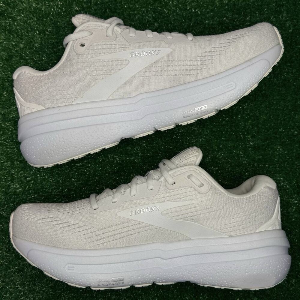 Brooks Ghost Max 2 Women’s Running Shoes Size 10.5 White Cushioned Trainer - Picture 2 of 8